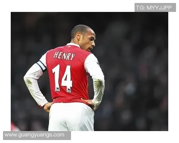 足球明星亨利的妻子美丽照片曝光引发热议网友纷纷点赞评论不断